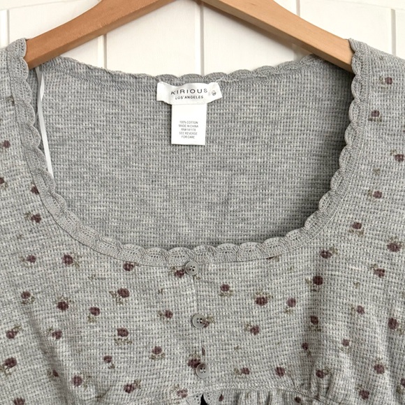 NWT Kirious Gray Floral Crop Top Waffle Knit Shirt Y2K Bella Swan Size Medium - Picture 4 of 7